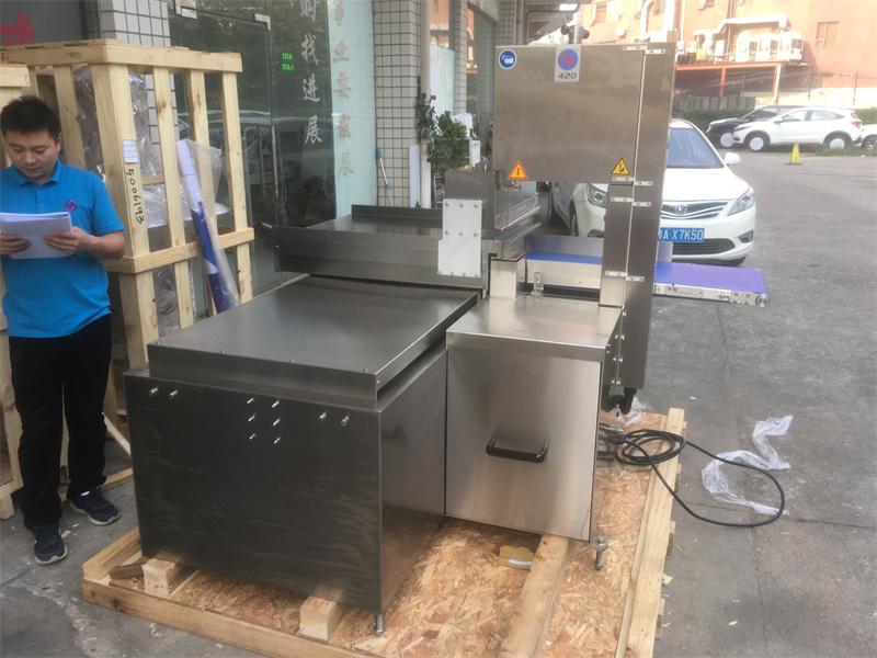 全自動鋸骨機對凍肉切割加工廠的作用，大得你無法想象